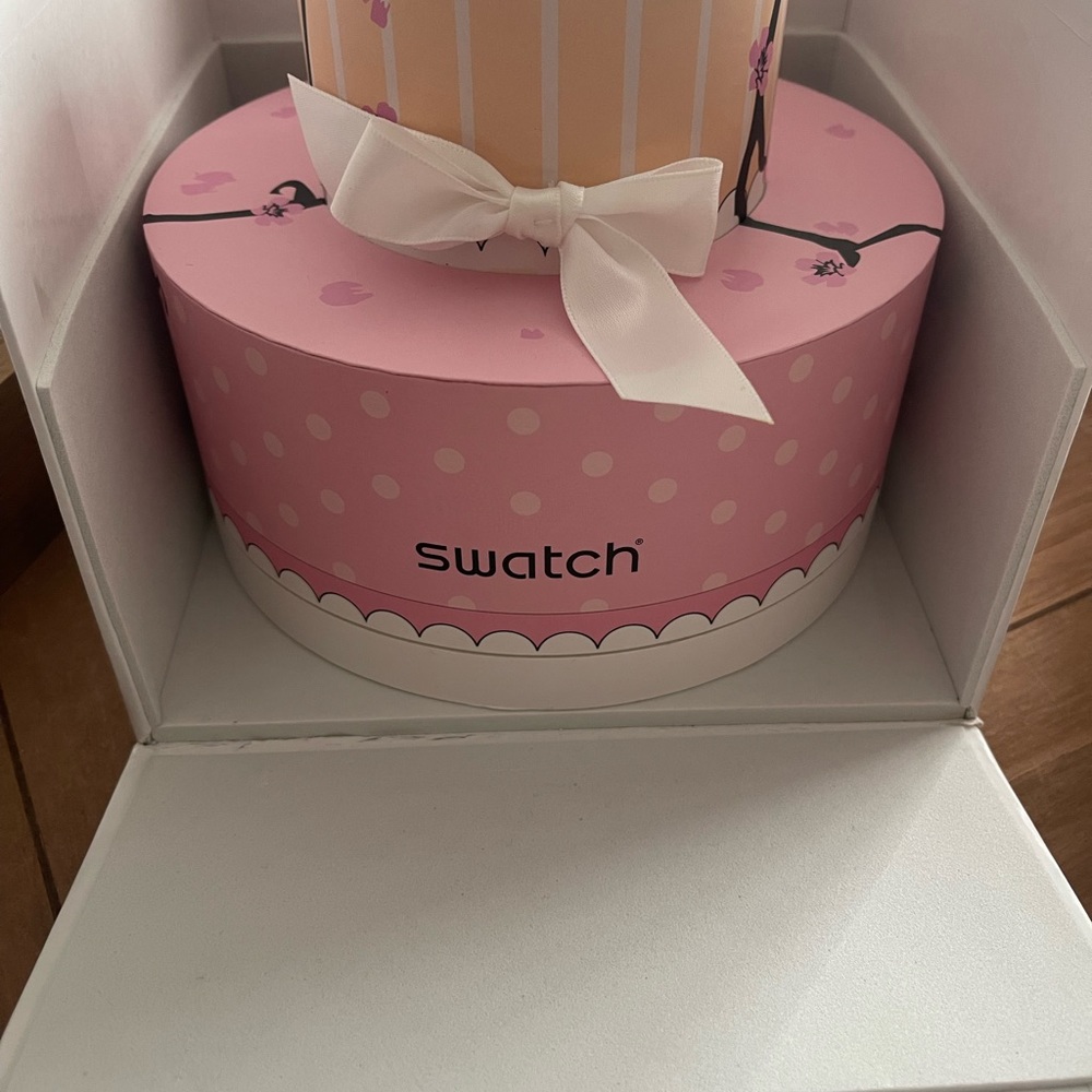 Pre-Owned Swatch Watch Dreamcake LIMITED EDITION 41mm ***used only once*** - Picture 12 of 15